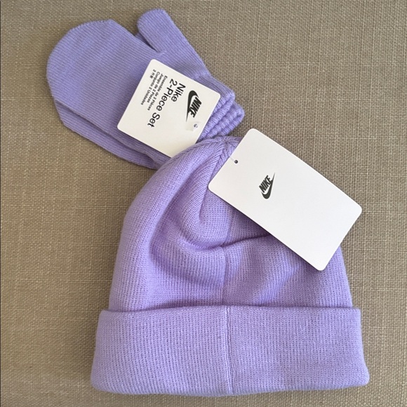 🆕Nike Kids Light Purple Beanie and Mittens Set - Picture 2 of 7